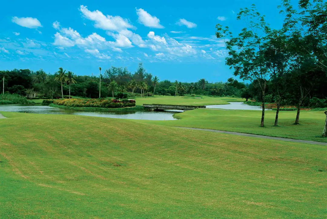 How to Use Golf Rangefinder Monocular? For the Best Distance Approximation!