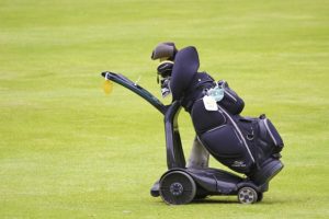 Flying with Golf Clubs Without a Travel Bag – What Are the Challenges?
