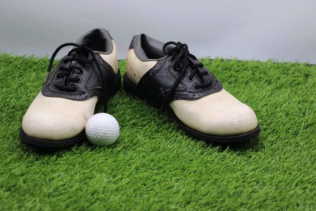 How Tight Should Golf Shoes Be For Better Swings