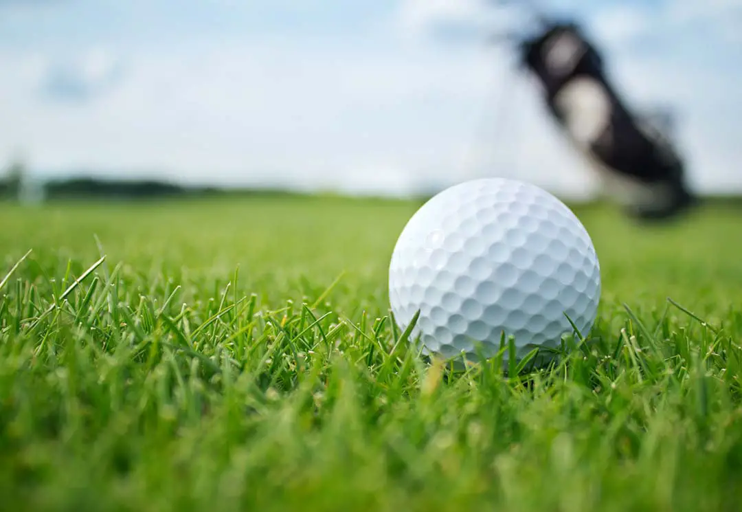 What type of golf balls should a beginner use